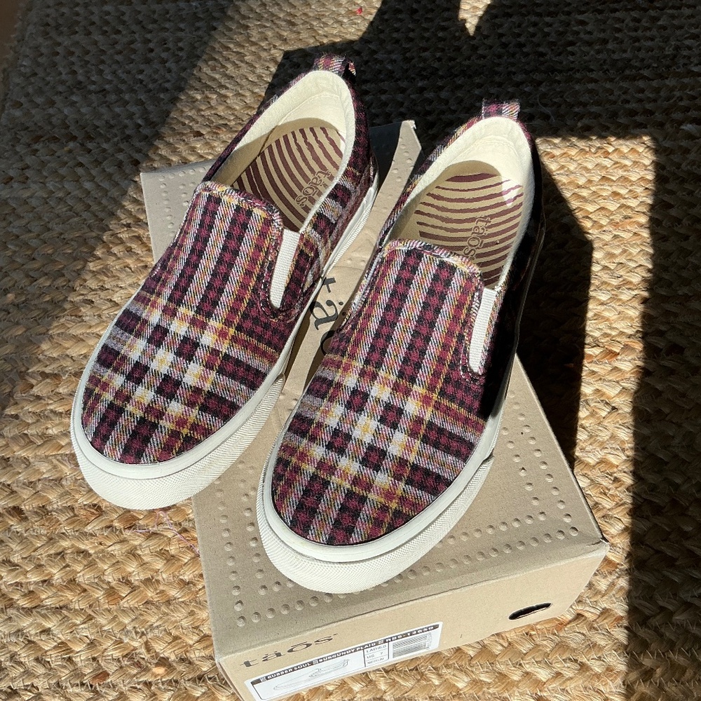 Taos Rubber Soul slip on. Excellent condition.
